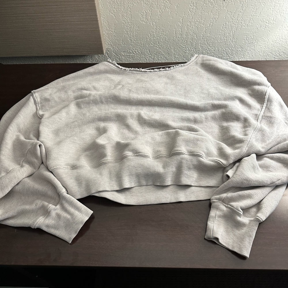 Sweaters - Picture 2 of 4